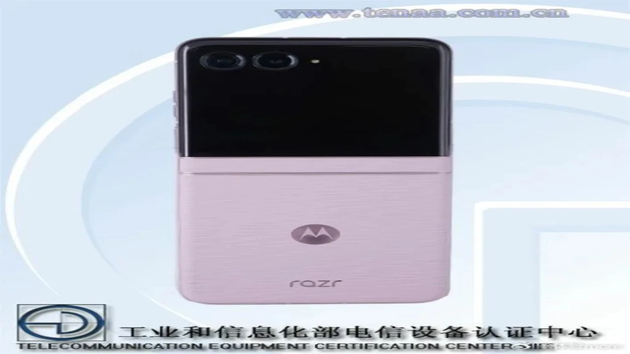 صور مسربة تكشف ملامح تصميم هاتف موتورولا Razr 70 الجديد القابل للطي